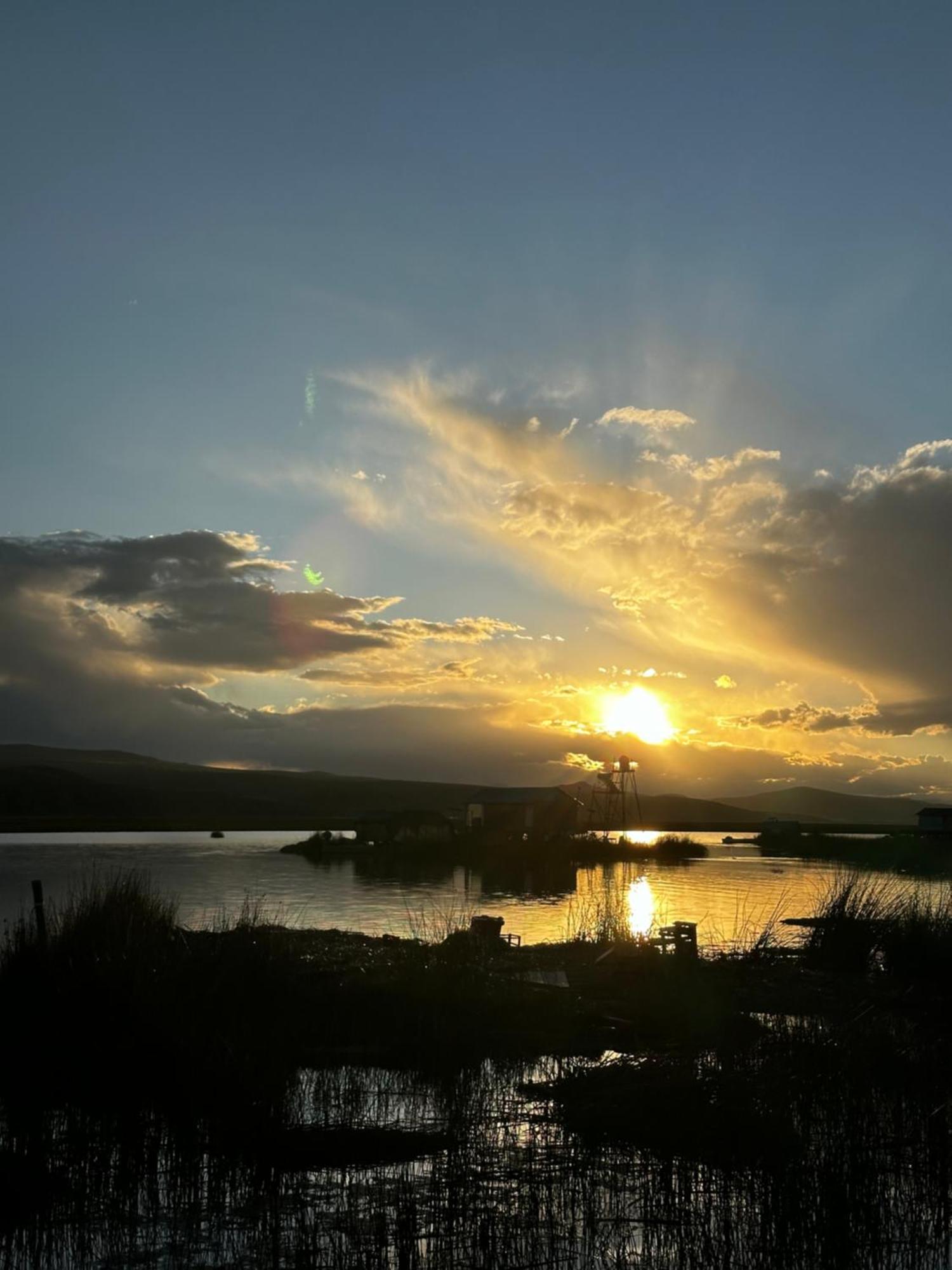 Uros Waliski Lodge プーノ エクステリア 写真