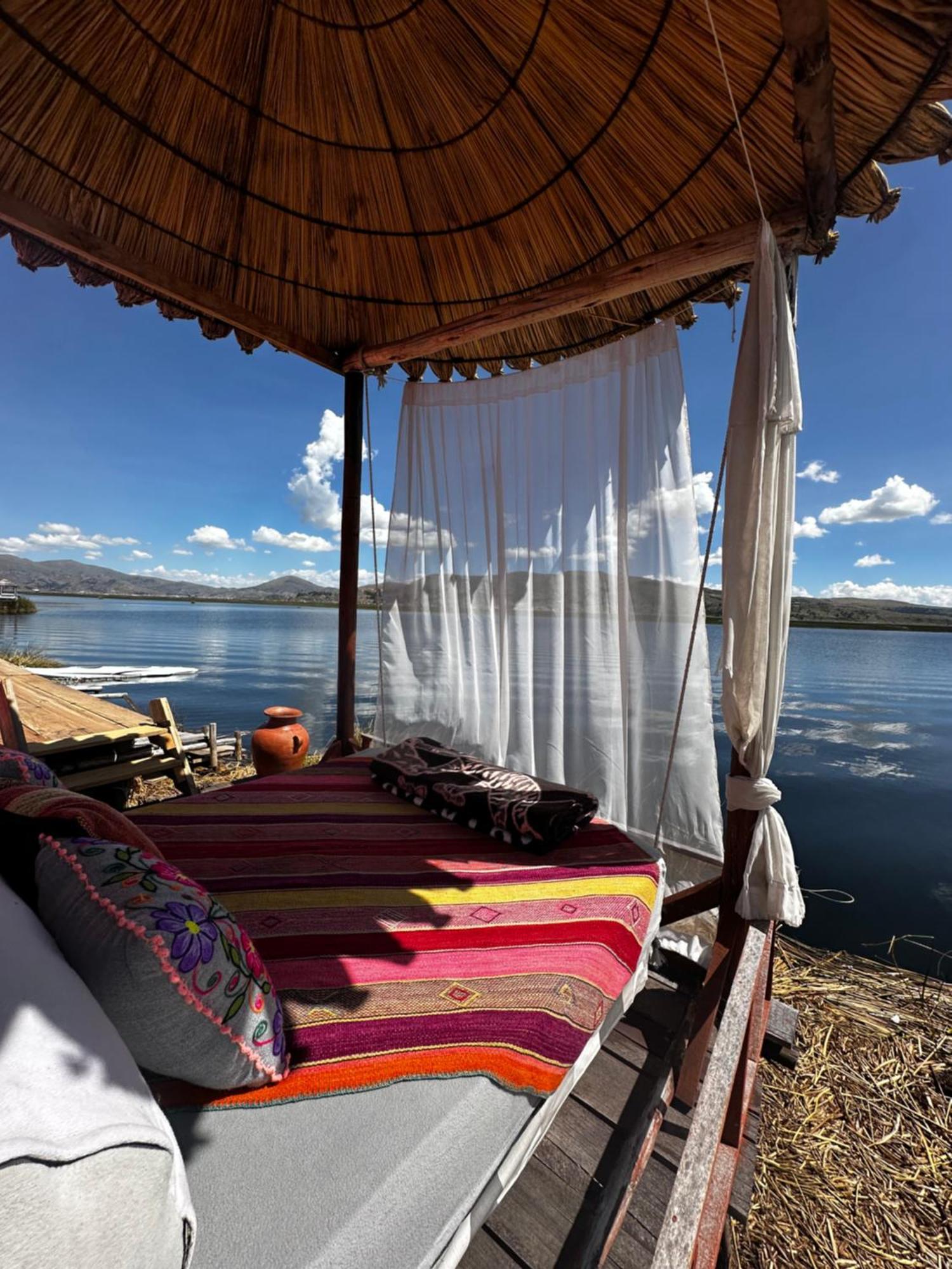 Uros Waliski Lodge プーノ エクステリア 写真