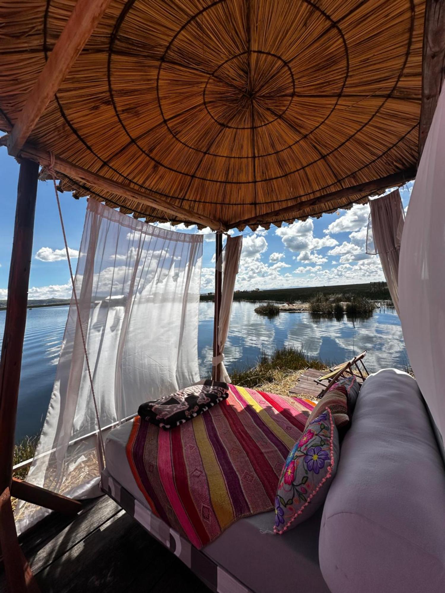 Uros Waliski Lodge プーノ エクステリア 写真