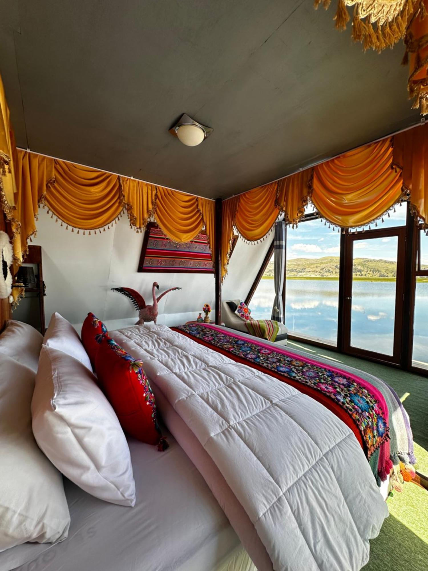 Uros Waliski Lodge プーノ エクステリア 写真