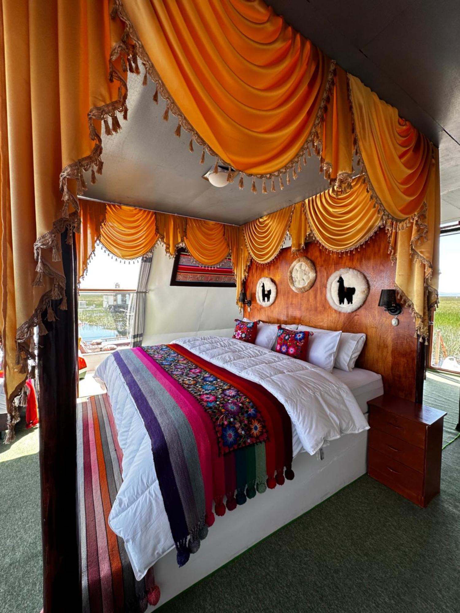 Uros Waliski Lodge プーノ エクステリア 写真