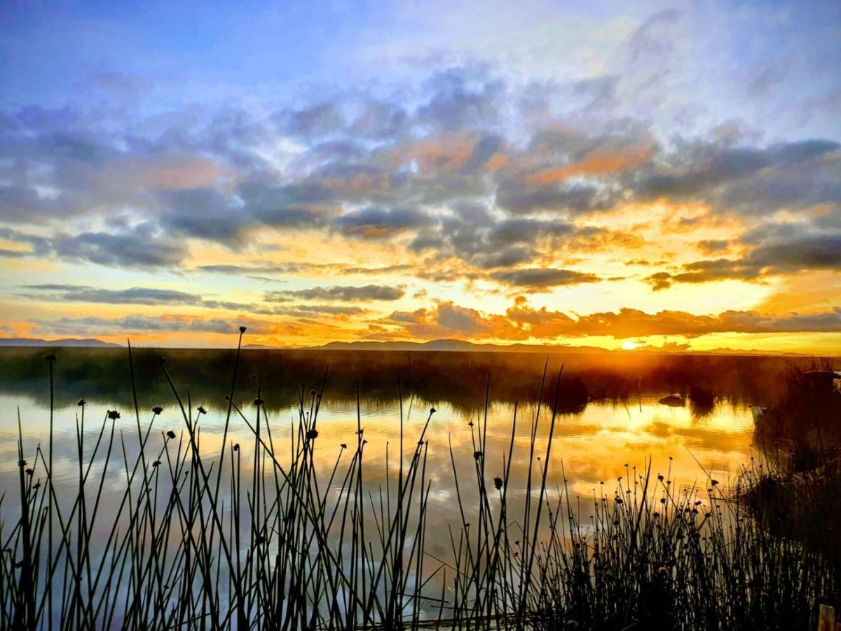 Uros Waliski Lodge プーノ エクステリア 写真