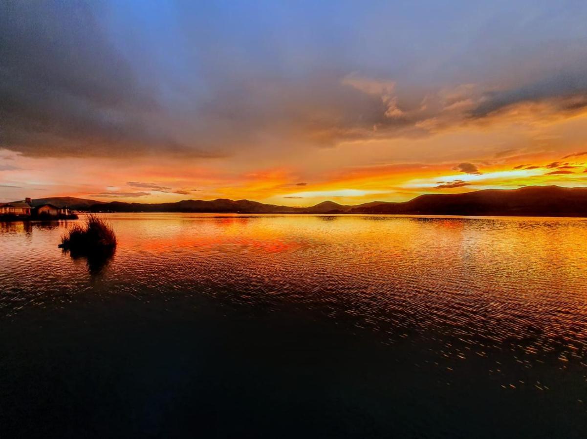 Uros Waliski Lodge プーノ エクステリア 写真